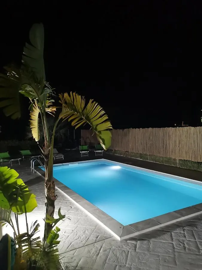 Appartamento il CARRUBBO, alloggio in villa a Marzamemi Italia