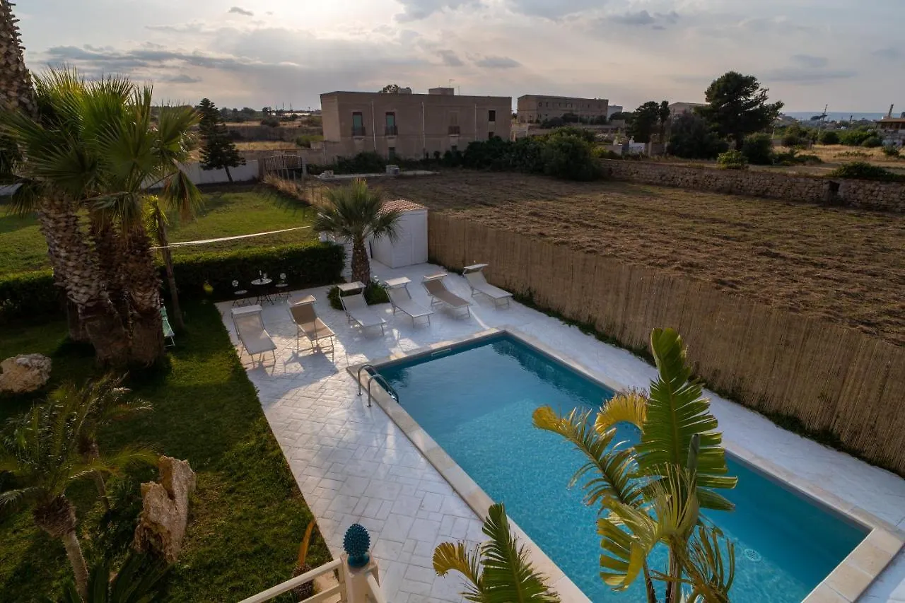 Appartamento il CARRUBBO, alloggio in villa a Marzamemi