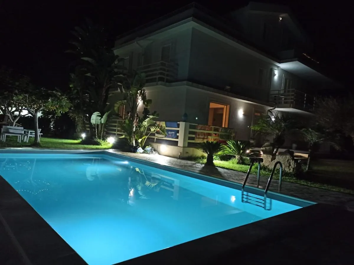 il CARRUBBO, alloggio in villa a Marzamemi