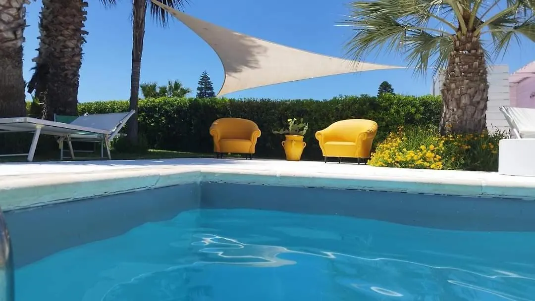 Appartamento il CARRUBBO, alloggio in villa a Marzamemi