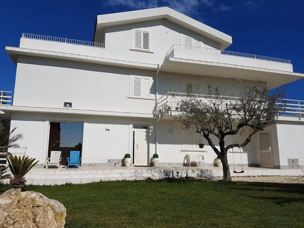 il CARRUBBO, alloggio in villa a Marzamemi Italia