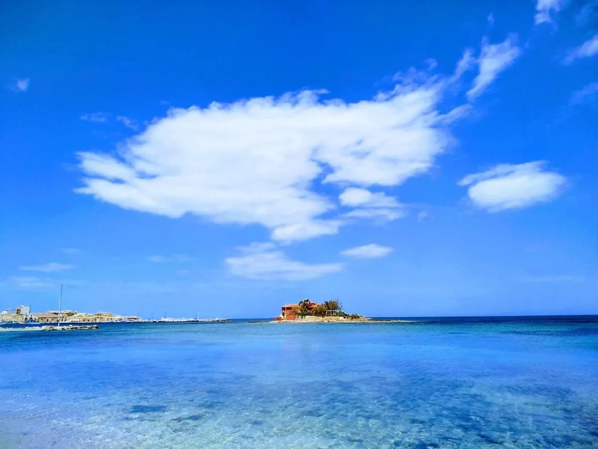 il CARRUBBO, alloggio in villa a Marzamemi